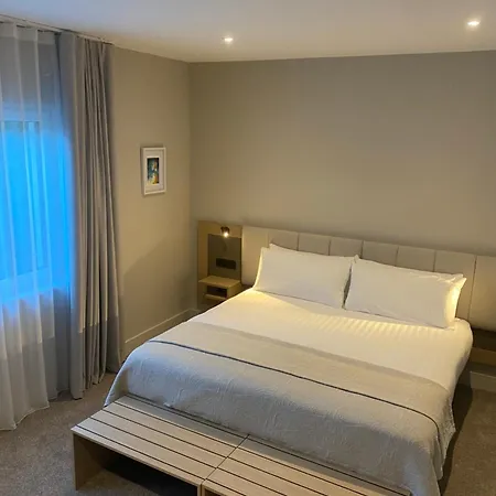 Luxurious - 5 Min Walk To Centre *