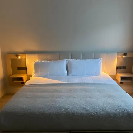 Ferienhaus Luxurious - 5 Min Walk To Centre