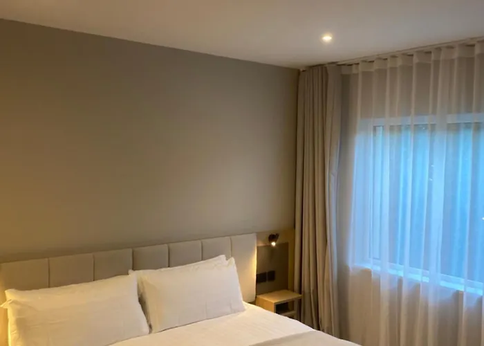 Luxurious - 5 Min Walk To Centre 度假居