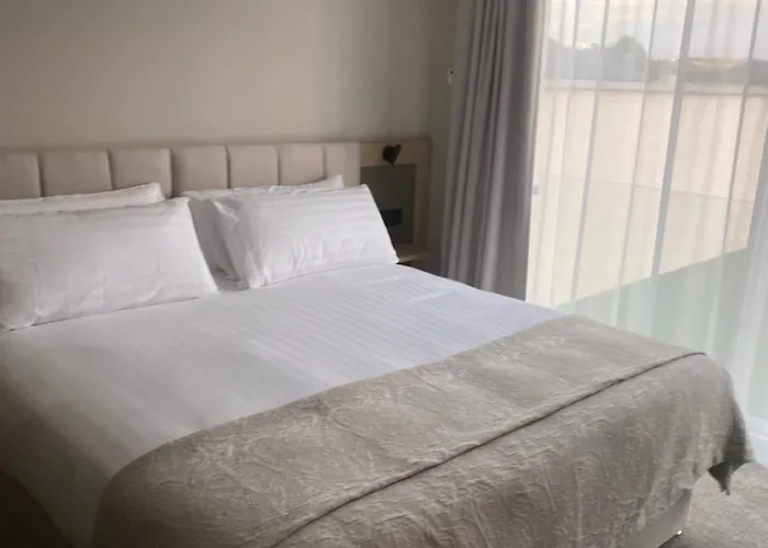 Luxurious - 5 Min Walk To Centre 度假居 基拉尼