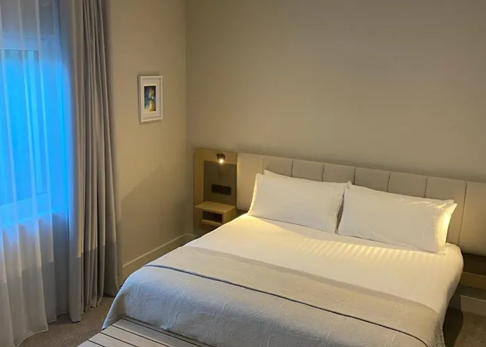 Luxurious - 5 Min Walk To Centre *