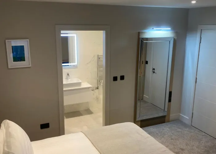 Luxurious - 5 Min Walk To Centre 度假居