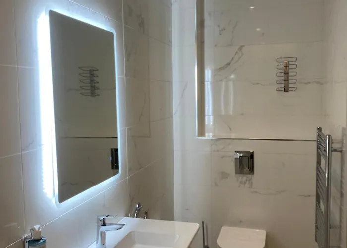 Luxurious - 5 Min Walk To Centre