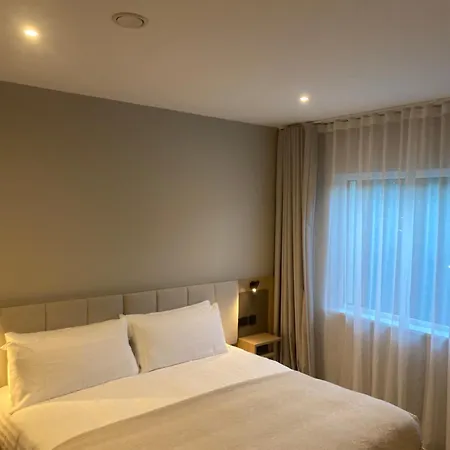 Luxurious - 5 Min Walk To Centre Semesterbostad