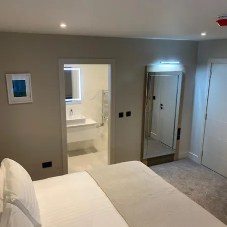 Luxurious - 5 Min Walk To Centre Semesterbostad